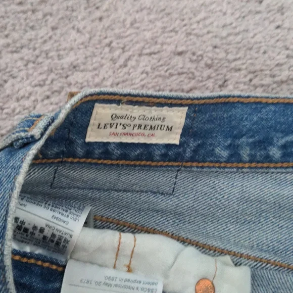 Levi's 501 distressed jeans 28x28 - Picture 4 of 9